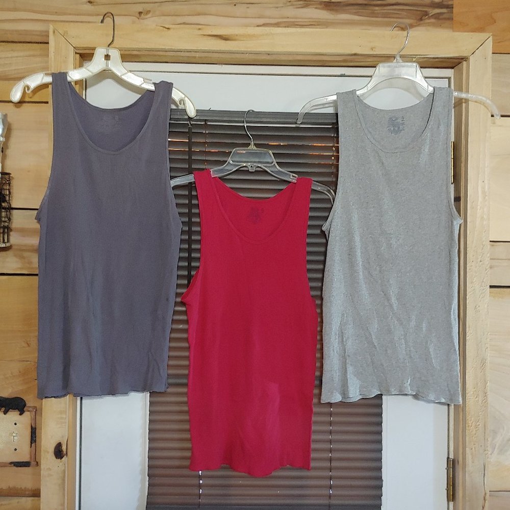 Fruit of loom mans xl undershirts